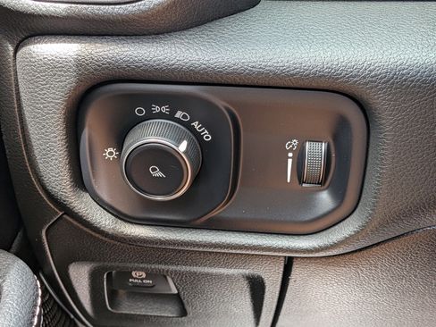 Used 2024 RAM 1500 Laramie AWD/4WD image 23