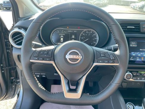 Used 2025 Nissan Versa SR w/ Trunk Package image 22