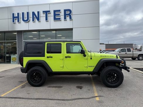 Used 2016 Jeep Wrangler Unlimited Rubicon w/ Connectivity Group AWD/4WD image 34
