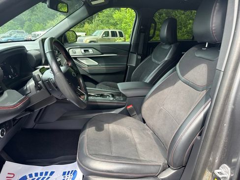 Used 2025 Ford Explorer ST AWD/4WD image 13