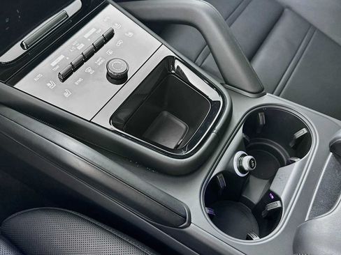 Certified 2025 Porsche Cayenne Coupe AWD/4WD image 20