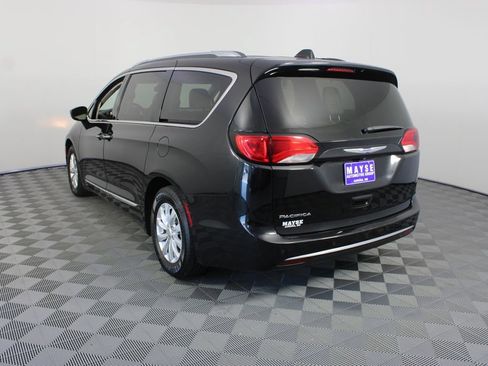 Used 2018 Chrysler Pacifica Touring-L FWD image 23