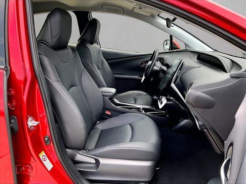 Used 2017 Toyota Prius Prime Premium FWD image 9