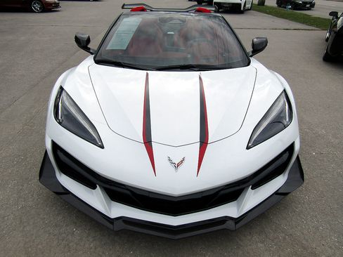 Used 2025 Chevrolet Corvette Z06 w/ Z07 Performance Package image 2