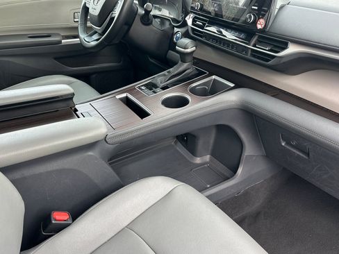 Used 2023 Toyota Sienna XLE image 20