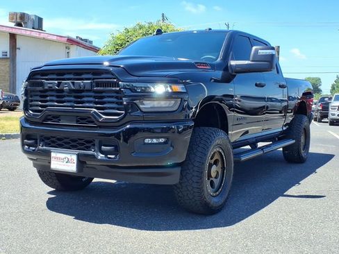 Used 2025 RAM 2500 Big Horn AWD/4WD image 3
