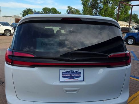 Used 2023 Chrysler Pacifica Limited w/ Uconnect Theater Family Group AWD/4WD image 6