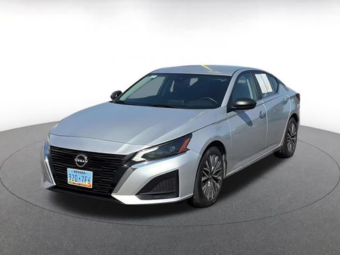 Used 2024 Nissan Altima 2.5 SV FWD image 7