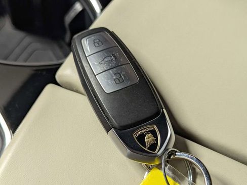 Used 2019 Lamborghini Urus image 25