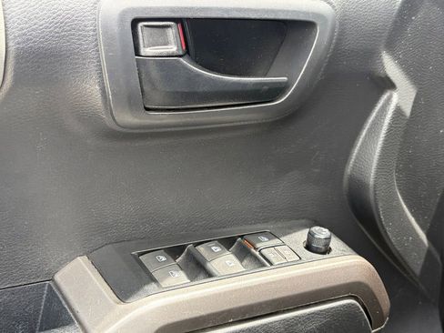 Used 2023 Toyota Tacoma SR5 RWD image 6
