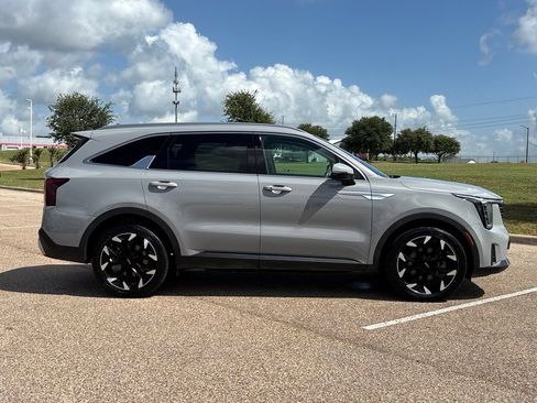 Used 2025 Kia Sorento EX w/ Panoramic Sunroof Package FWD image 5
