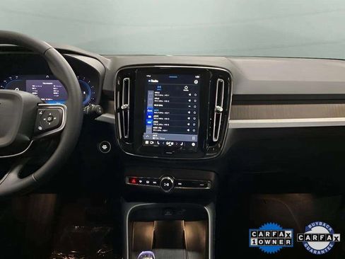 Used 2025 Volvo XC40 B5 Plus image 12