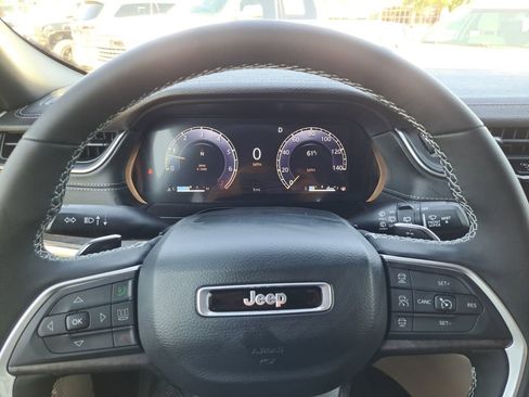 New 2025 Jeep Grand Cherokee Limited image 10