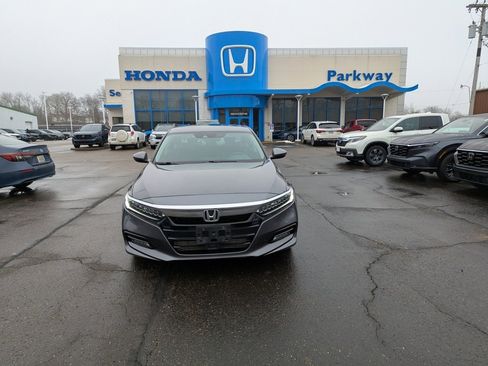 Used 2018 Honda Accord Touring image 8