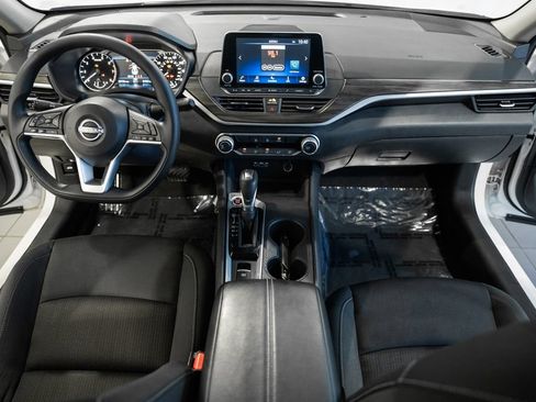 Used 2025 Nissan Altima 2.5 SV AWD/4WD image 17