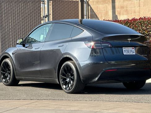 Used 2025 Tesla Model Y Long Range image 6