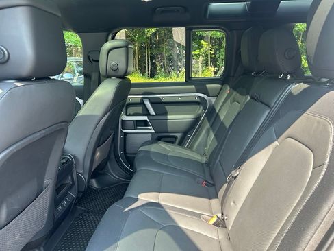 Certified 2024 Land Rover Defender 110 X-Dynamic SE AWD/4WD image 15
