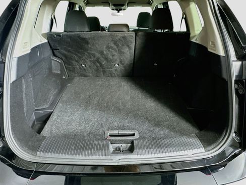 Used 2025 Nissan Rogue SV FWD image 29