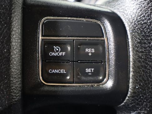 Used 2019 Dodge Journey SE image 12