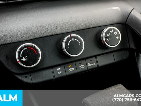 Used 2025 Hyundai Elantra SE image 41