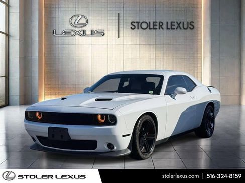 Used 2016 Dodge Challenger R/T Scat Pack w/ Leather Interior Group RWD image 3