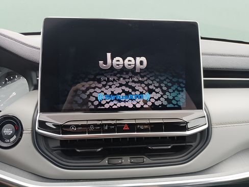 Used 2023 Jeep Compass Limited AWD/4WD image 11