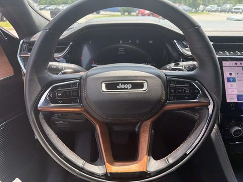 Used 2023 Jeep Grand Cherokee L Summit AWD/4WD image 10