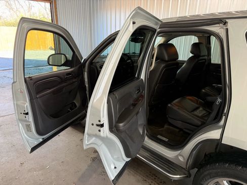 Used 2010 GMC Yukon Denali RWD image 7