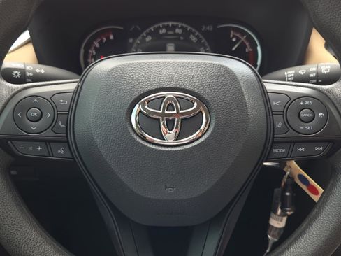 Certified 2025 Toyota RAV4 LE FWD image 28