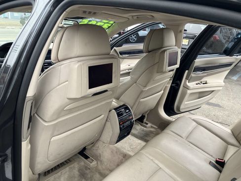 Used 2010 BMW 750i xDrive image 28