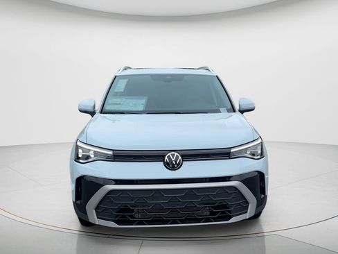 New 2026 Volkswagen Taos SE image 2
