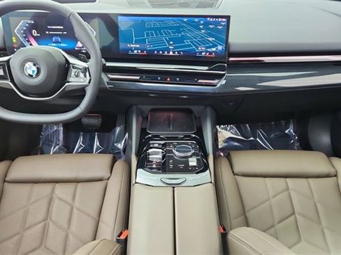 Used 2024 BMW 530i xDrive 530i xDrive w/ Premium Package image 87