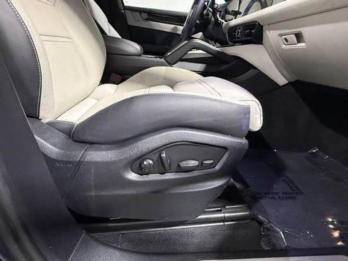 Used 2024 Porsche Cayenne AWD/4WD image 37