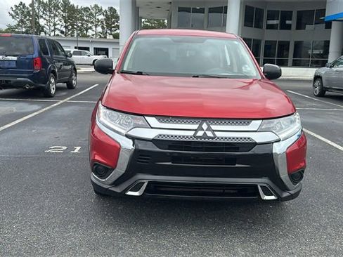 Used 2019 Mitsubishi Outlander ES image 2