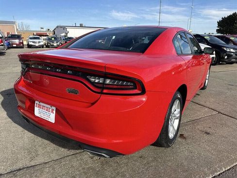 Used 2017 Dodge Charger SE image 7