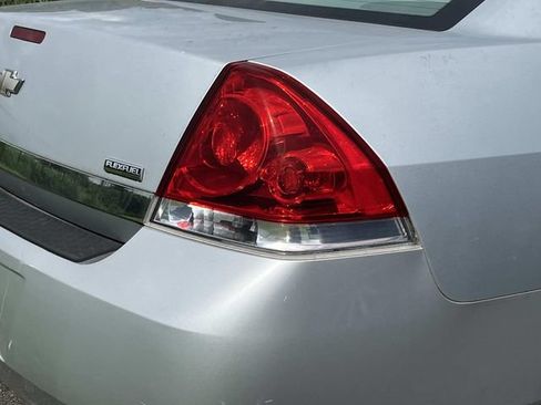 Used 2011 Chevrolet Impala LT FWD image 9