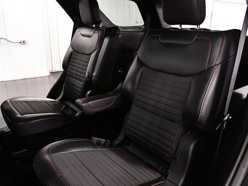 Used 2025 Ford Explorer ST-Line image 28