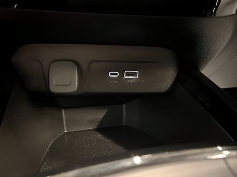 Used 2025 Chevrolet Trax LT FWD image 21
