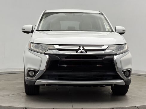Used 2016 Mitsubishi Outlander SE image 2