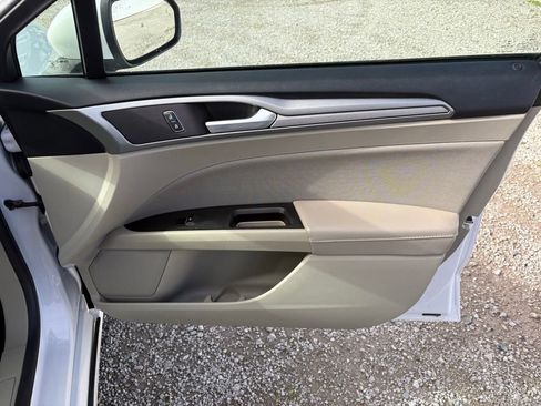 Used 2020 Ford Fusion SE FWD image 15