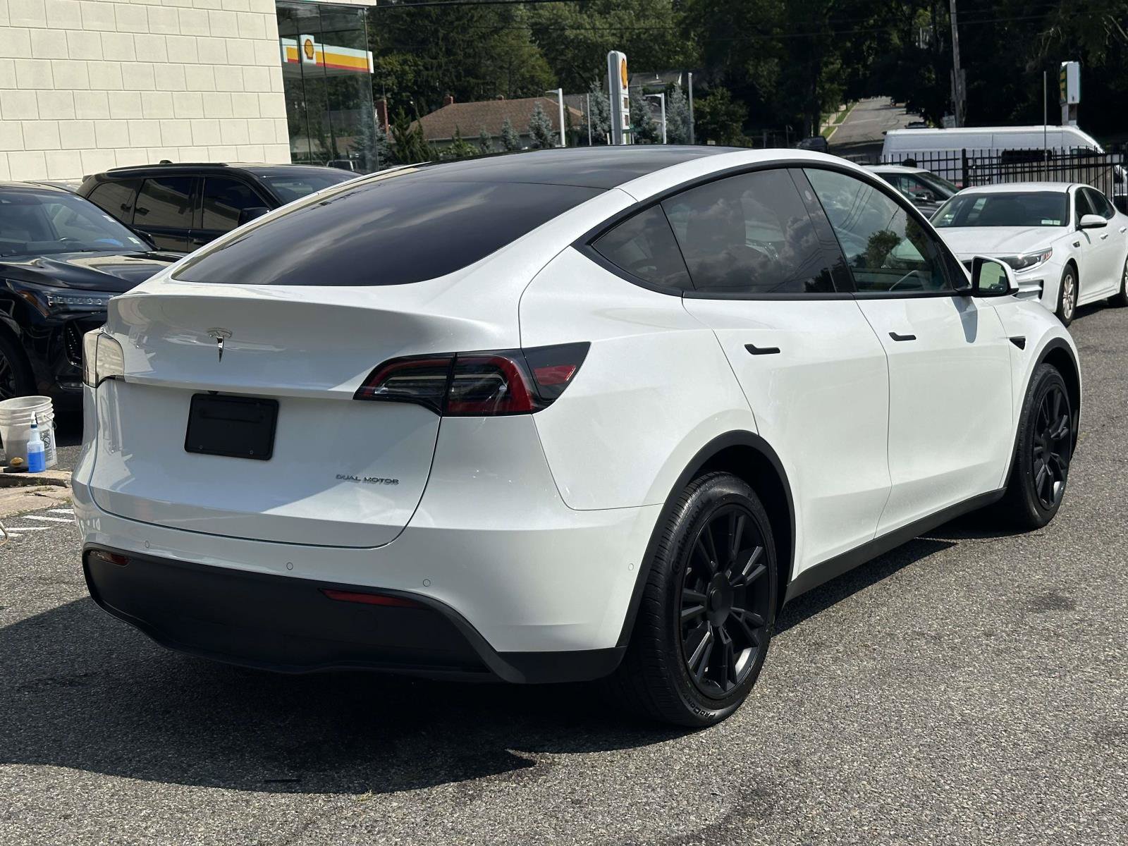 Used 2021 Tesla Model Y Long Range AWD/4WD image 3