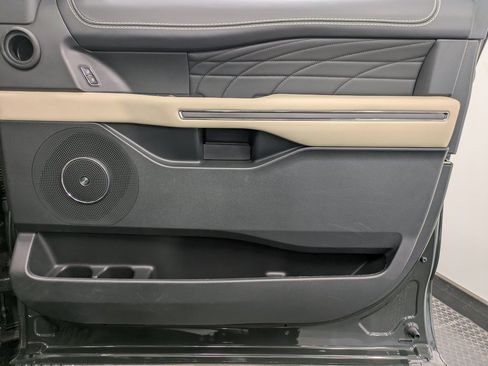 Used 2022 Ford Expedition Max Platinum image 27