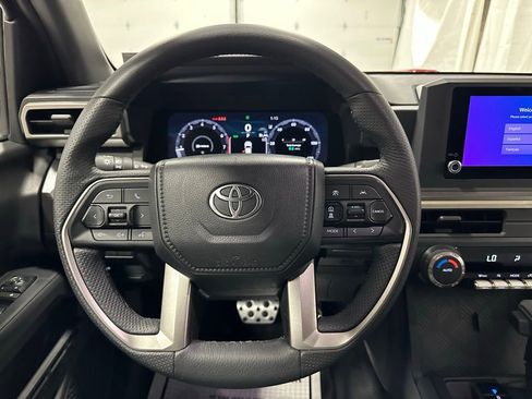 Used 2025 Toyota Tacoma TRD Sport image 19