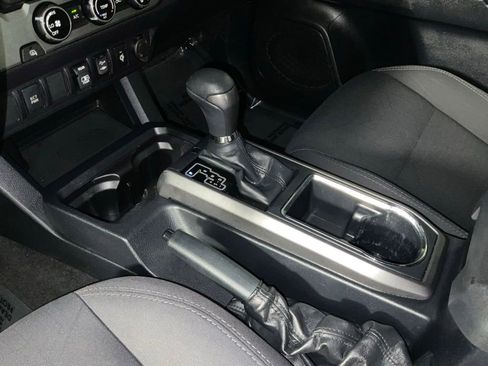 Used 2018 Toyota Tacoma TRD Off-Road RWD image 18