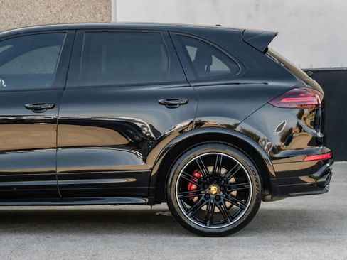 Used 2018 Porsche Cayenne GTS w/ Premium Package Plus image 13