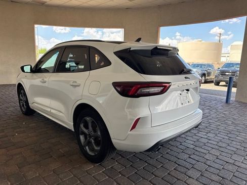 Used 2023 Ford Escape ST-Line FWD image 2