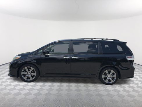Used 2017 Toyota Sienna SE FWD image 13