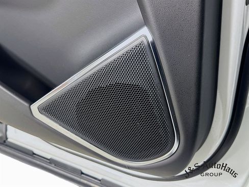 Used 2024 Jaguar F-PACE R-Dynamic S image 32