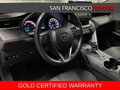 Certified 2022 Toyota Venza LE image 13