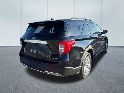 Used 2023 Ford Explorer XLT w/ Equipment Group 202A AWD/4WD image 4